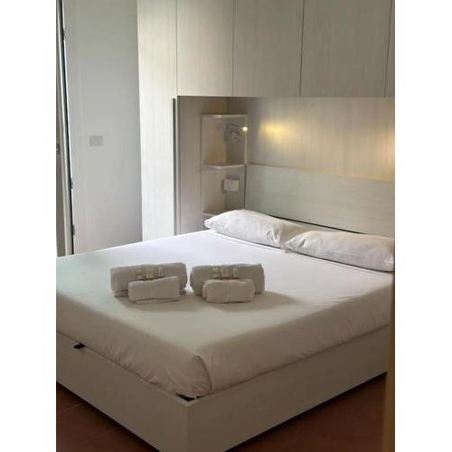 Spacious and bright new flat with garden