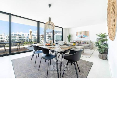 Spacious and modern.Golf and Surf