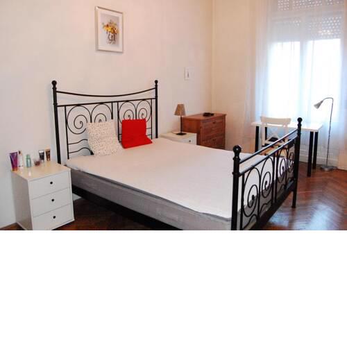 Spacious apartman near Blaha Lujza Square
