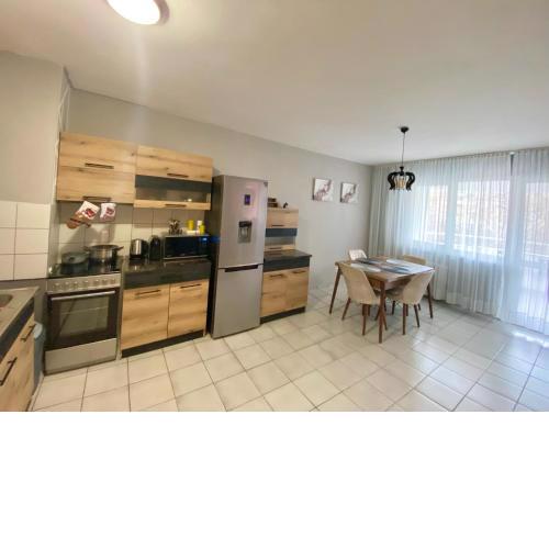 Spacious Apartment for yourself OR private room w shared bathrooms
