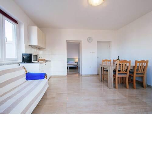 Spacious Apartment in Banj with Garden