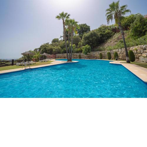 Spacious Apartment in Exclusive Urb Torre Halcones