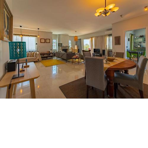 Spacious apartment in Kavouri