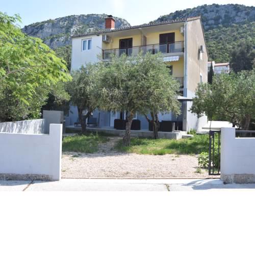 Spacious Apartment in Klek with Private Terrace