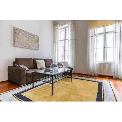 Spacious apartment in the heart of Old Town