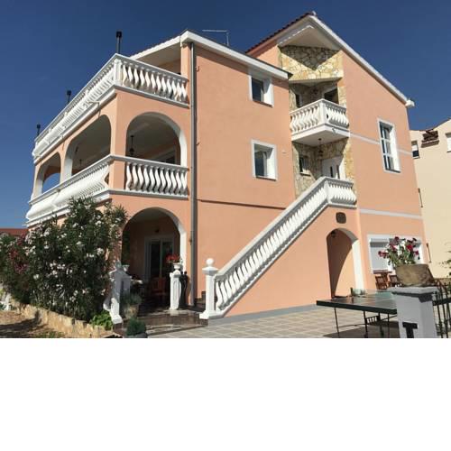 Spacious Apartment in Vodice with Garden