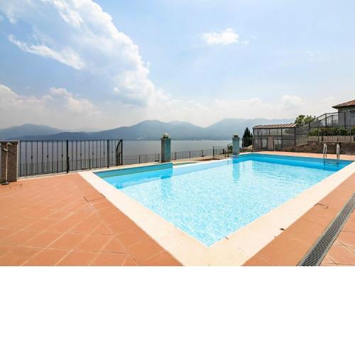 Spacious apartment near Lake Maggiore with pool