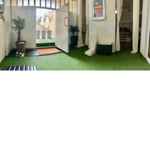 Spacious Apartment near Oaka with a private entrance & Parking