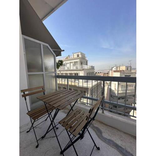 Spacious apartment on Ermou st!