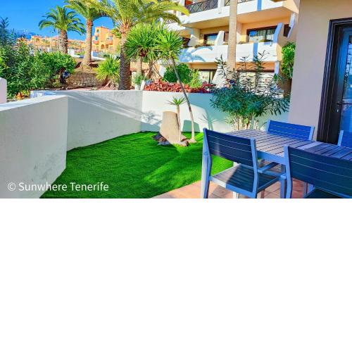 Spacious apartment with private garden in Tenerife south