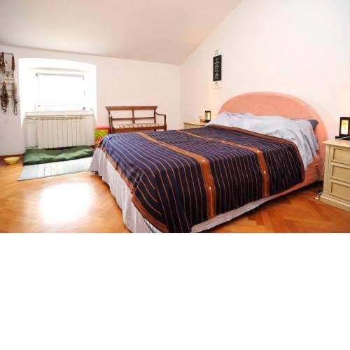 Spacious Attic Apartment Kandler
