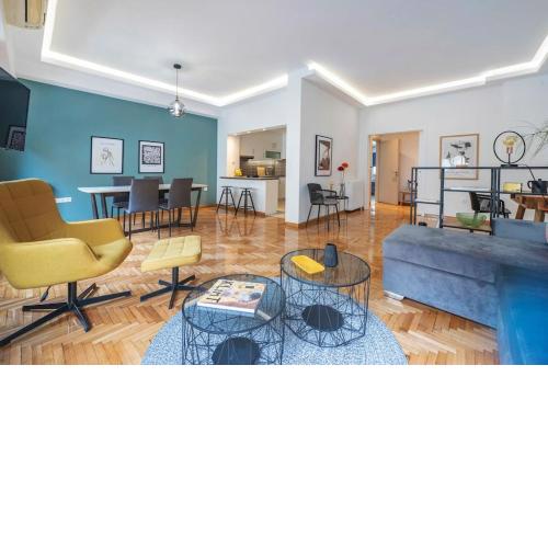 Spacious & bright 2br apt in hip Pangrati, Athens
