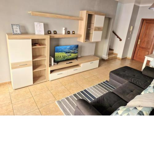 Spacious Chalet Next to the Sea - Airport