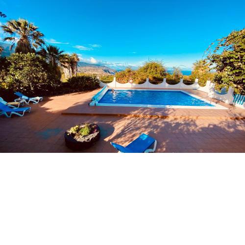 Spacious characterful villa with spectacular views in quiet rural setting.