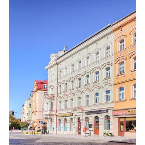 Spacious City Escape for 8 Guests 10 min to Centre