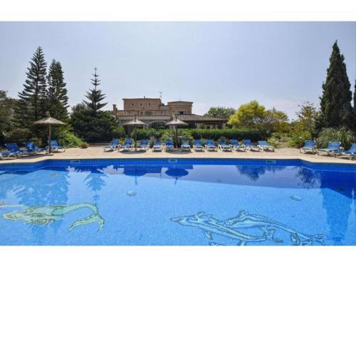 Spacious country house with private pool overlooking the countryside