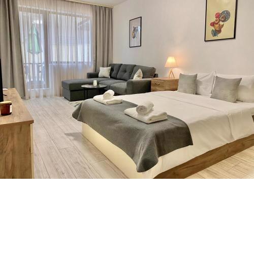 Spacious & Cozy 2 bed Apartment with Work Space & Fast Wi-fi