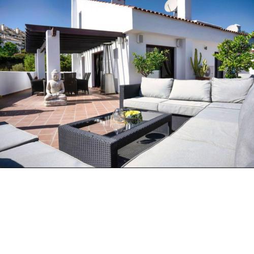 Spacious duplex penthouse Casa M3 walking distance to Puerto Banus
