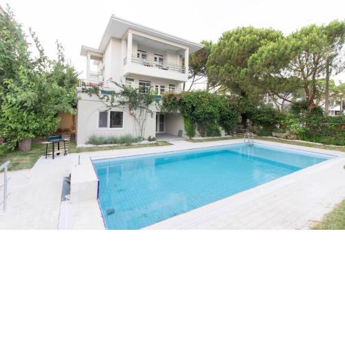 Spacious Exquisite 5BR Villa with Private Pool