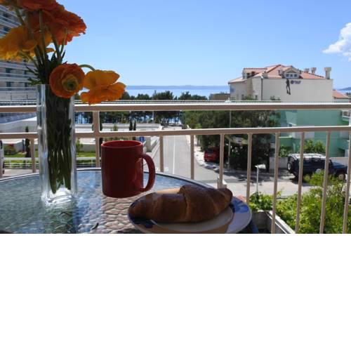 Spacious family apartment near the beach