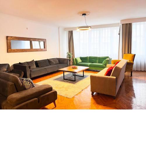 Spacious Family Flat , 3BR, 2BA
