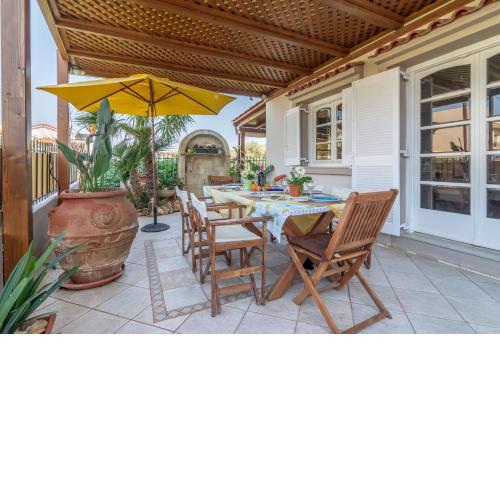 Spacious Family home near the Beach