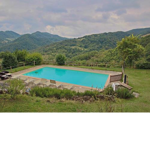 Spacious Farmhouse in Apecchio with Pool