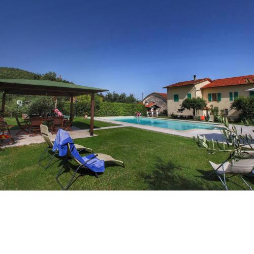 Spacious Farmhouse in Castiglion Fiorentino with Pool
