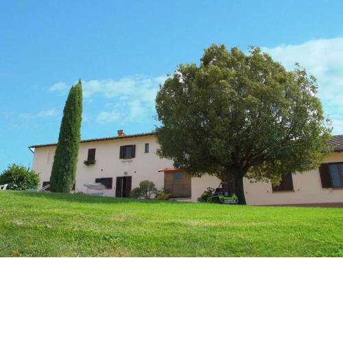 Spacious Farmhouse in Pienza with Swimming Pool