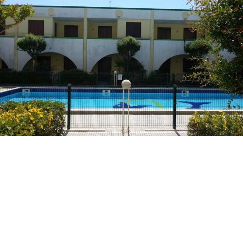 Spacious flat for 8 people with swimming pool and air conditioning