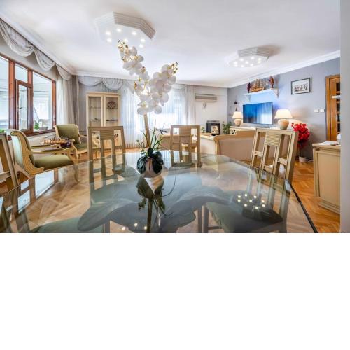 Spacious Flat in a Central And Lively Neighborhood