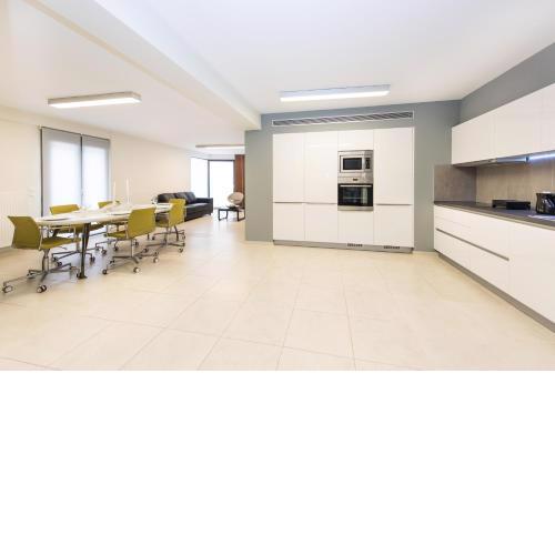 Spacious Fully Equipped 3BD 2Bath Apt in the heart of city with Balconies AC and fast WIFI #1