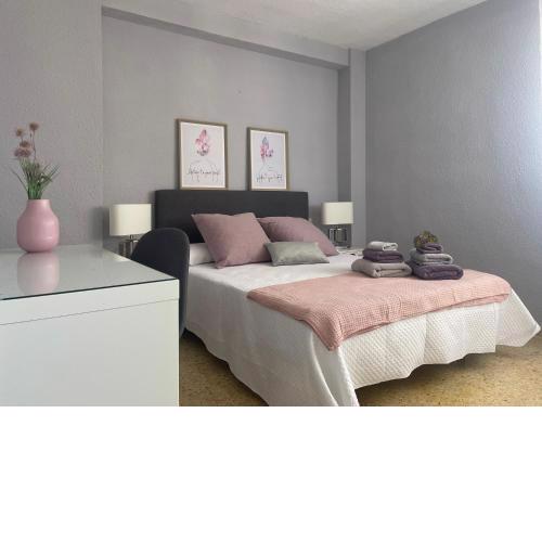 Spacious, fully renovated 3 bedroom seafront