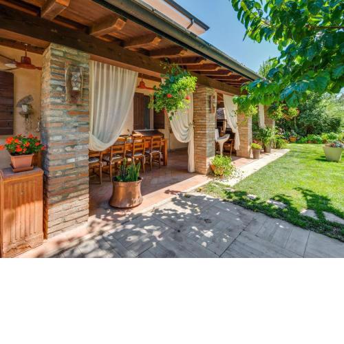 Spacious Holiday Home in Castelbelforte with Swimming Pool