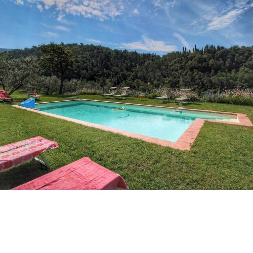 Spacious Holiday Home in Castelfranco di Sopra with Pool