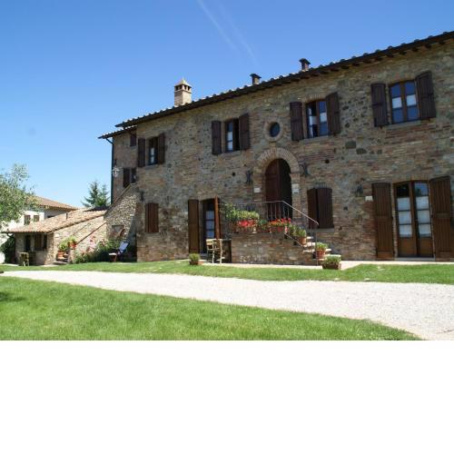 Spacious Holiday Home in Montone with Swimming Pool