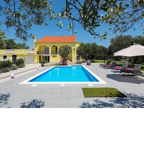 Spacious Holiday Home in Policnik with Pool