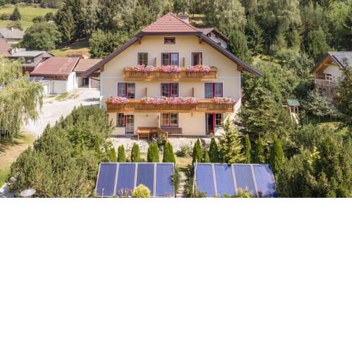 Spacious house for groups with balcony and mountain view