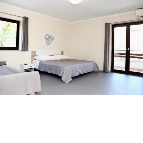 Spacious Izola Apartment SL