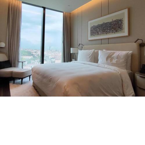 Spacious Luxury Residence 1308
