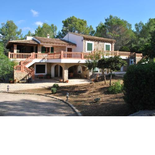 Spacious Mansion in Alar with Swimming Pool
