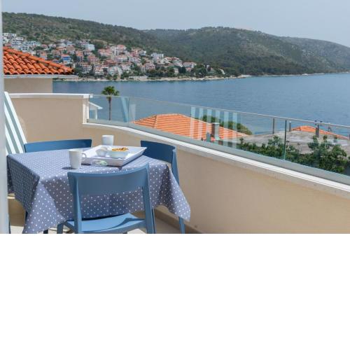 Spacious Modern Apartment Miljak - 1min to the beach