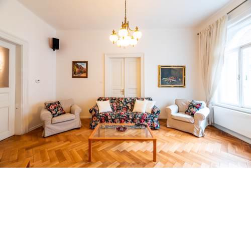 Spacious Old Town apartment