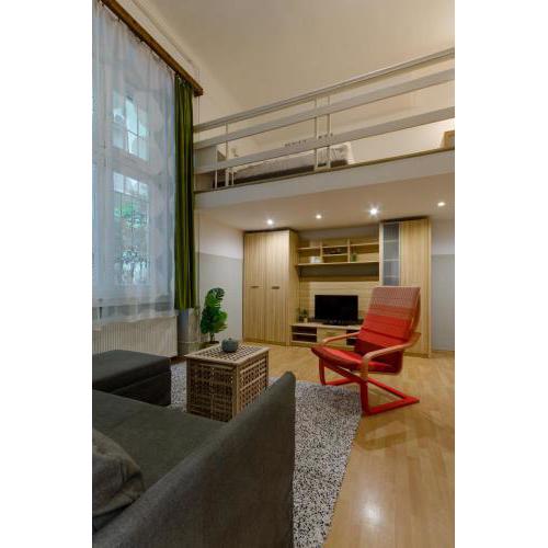 Spacious one bedroom apartment with gallery in W8