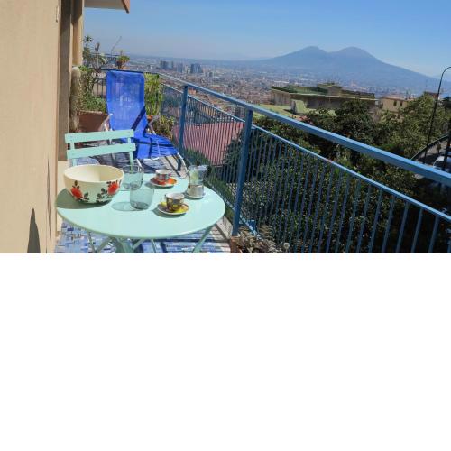 Spacious panoramic apartment - half way Center-Vomero district