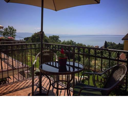 Spacious sea view Apartment with garden in Lovran