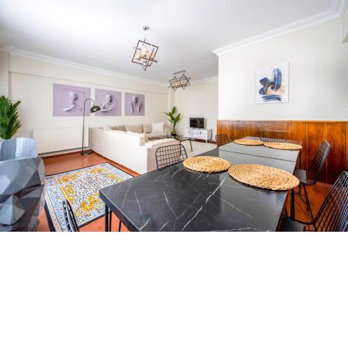 Spacious & Stylish 2Br Apartment