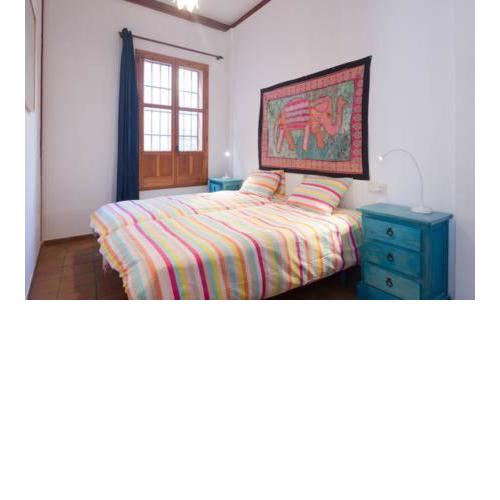 Spacious, sunny and quiet Albayzin apartment