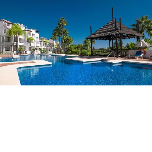Spacious & sunny ground floor apartment close to Puerto Banus