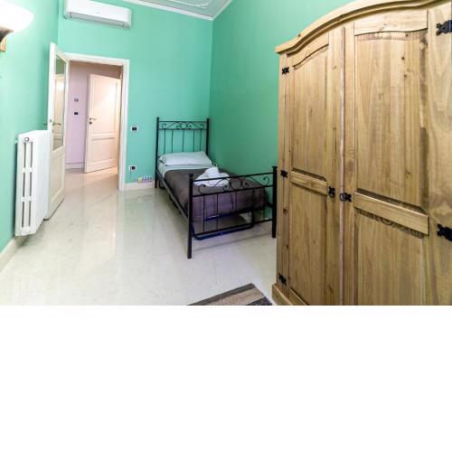 Spacious Three Bedroom Apartment On the Arno